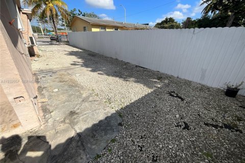 Снять в аренду виллу или дом в Майами, Флорида 2 спальни, 166.48м2, № 1992351 - фото 16