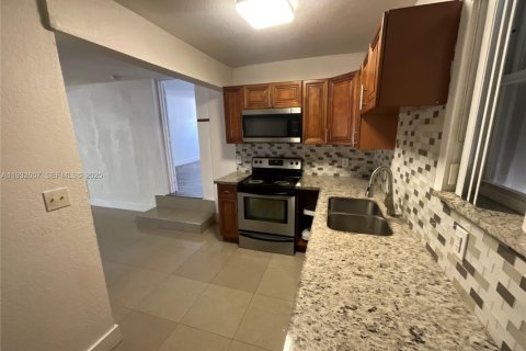 Снять в аренду виллу или дом в Майами, Флорида 2 спальни, 166.48м2, № 1992351 - фото 8