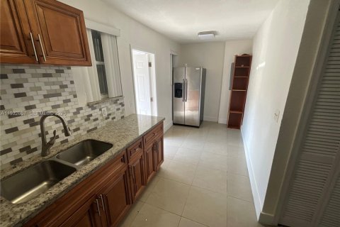 Снять в аренду виллу или дом в Майами, Флорида 2 спальни, 166.48м2, № 1992351 - фото 7