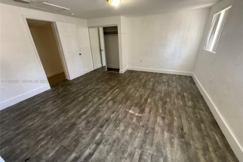 Снять в аренду виллу или дом в Майами, Флорида 2 спальни, 166.48м2, № 1992351 - фото 14