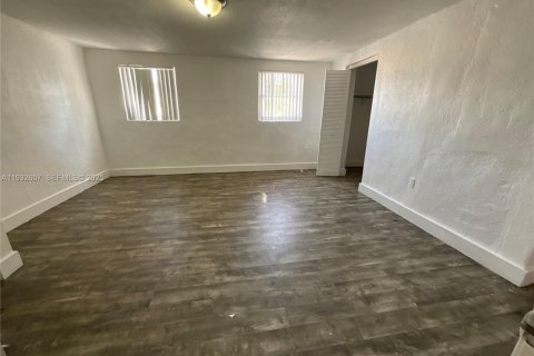 Снять в аренду виллу или дом в Майами, Флорида 2 спальни, 166.48м2, № 1992351 - фото 15