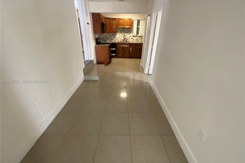 Снять в аренду виллу или дом в Майами, Флорида 2 спальни, 166.48м2, № 1992351 - фото 4