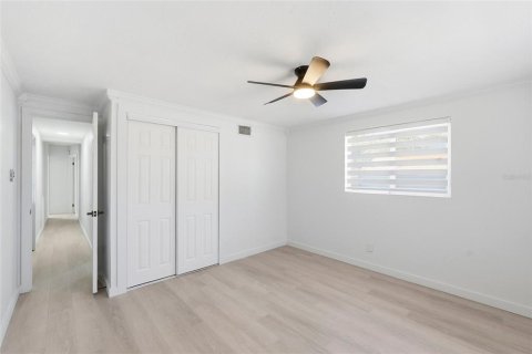 House in Saint Petersburg, Florida 4 bedrooms, 120.22 sq.m. № 2119764 - photo 23