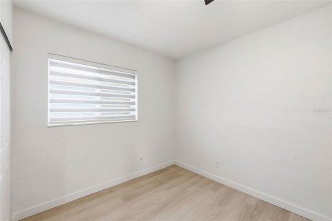 House in Saint Petersburg, Florida 4 bedrooms, 120.22 sq.m. № 2119764 - photo 18