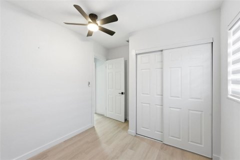 House in Saint Petersburg, Florida 4 bedrooms, 120.22 sq.m. № 2119764 - photo 19