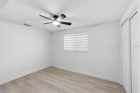 House in Saint Petersburg, Florida 4 bedrooms, 120.22 sq.m. № 2119764 - photo 20