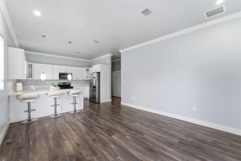 House in Hollywood, Florida 3 bedrooms, 167.04 sq.m. № 2069096 - photo 8