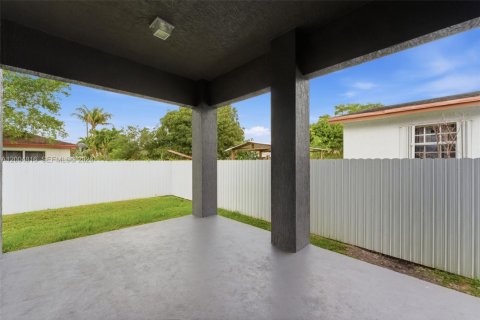House in Hollywood, Florida 3 bedrooms, 167.04 sq.m. № 2069096 - photo 23