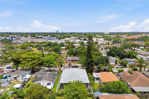 House in Hollywood, Florida 3 bedrooms, 167.04 sq.m. № 2069096 - photo 30