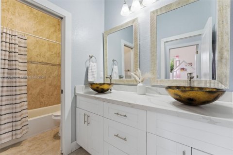 House in Hollywood, Florida 3 bedrooms, 167.04 sq.m. № 2069096 - photo 15