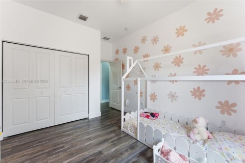 House in Hollywood, Florida 3 bedrooms, 167.04 sq.m. № 2069096 - photo 17