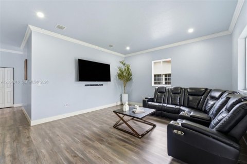 House in Hollywood, Florida 3 bedrooms, 167.04 sq.m. № 2069096 - photo 5