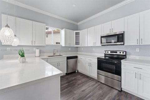 House in Hollywood, Florida 3 bedrooms, 167.04 sq.m. № 2069096 - photo 10