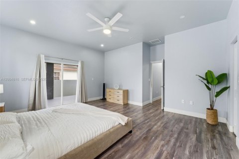 House in Hollywood, Florida 3 bedrooms, 167.04 sq.m. № 2069096 - photo 21