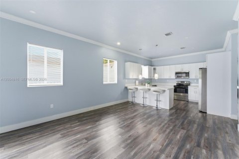 House in Hollywood, Florida 3 bedrooms, 167.04 sq.m. № 2069096 - photo 7