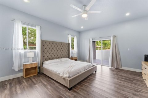 House in Hollywood, Florida 3 bedrooms, 167.04 sq.m. № 2069096 - photo 19