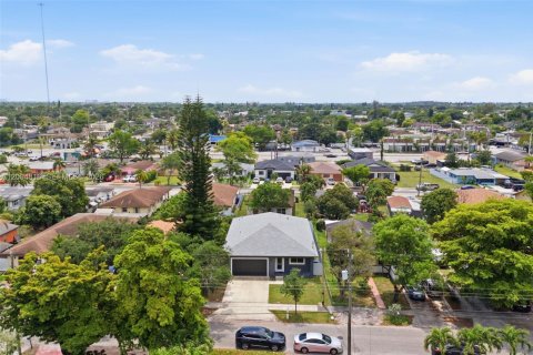 House in Hollywood, Florida 3 bedrooms, 167.04 sq.m. № 2069096 - photo 28