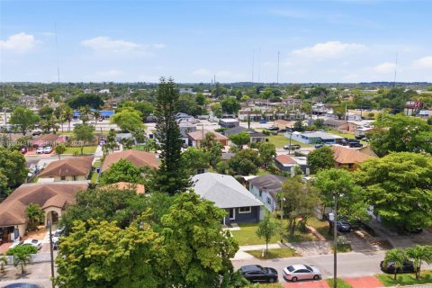 House in Hollywood, Florida 3 bedrooms, 167.04 sq.m. № 2069096 - photo 29