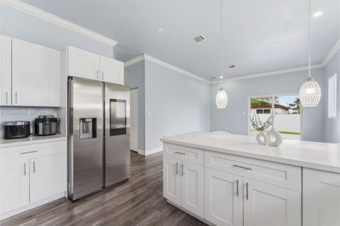 House in Hollywood, Florida 3 bedrooms, 167.04 sq.m. № 2069096 - photo 11