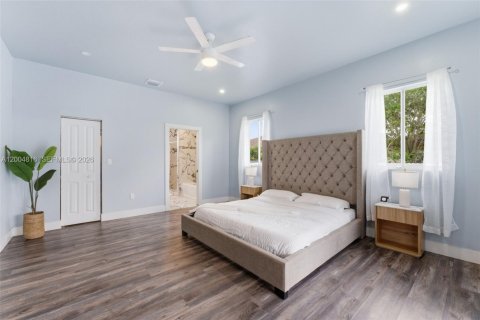 House in Hollywood, Florida 3 bedrooms, 167.04 sq.m. № 2069096 - photo 20