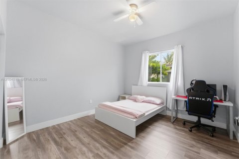 House in Hollywood, Florida 3 bedrooms, 167.04 sq.m. № 2069096 - photo 13