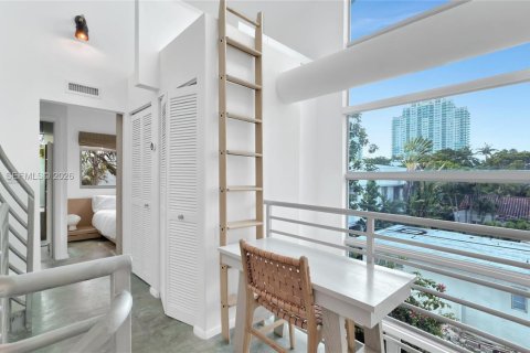 Condo in Miami Beach, Florida, 2 bedrooms  № 2186304