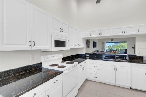 Купить кондоминиум в Сарасота, Флорида 8 комнат, 115.01м2, № 2232392 - фото 17