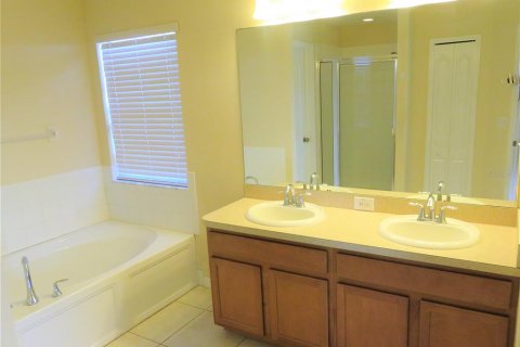 Villa ou maison à louer à Ruskin, Floride: 4 chambres, 237.64 m2 № 2420169 - photo 18