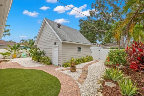 House in Saint Petersburg, Florida 3 bedrooms, 171.87 sq.m. № 1679535 - photo 21