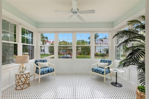 House in Saint Petersburg, Florida 3 bedrooms, 171.87 sq.m. № 1679535 - photo 9