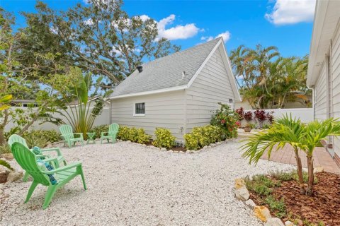 House in Saint Petersburg, Florida 3 bedrooms, 171.87 sq.m. № 1679535 - photo 17