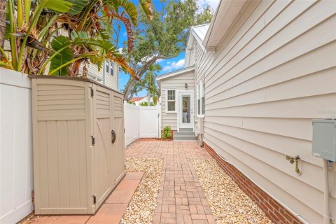 House in Saint Petersburg, Florida 3 bedrooms, 171.87 sq.m. № 1679535 - photo 26