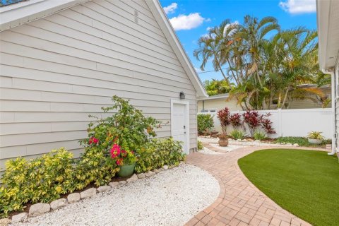 House in Saint Petersburg, Florida 3 bedrooms, 171.87 sq.m. № 1679535 - photo 20