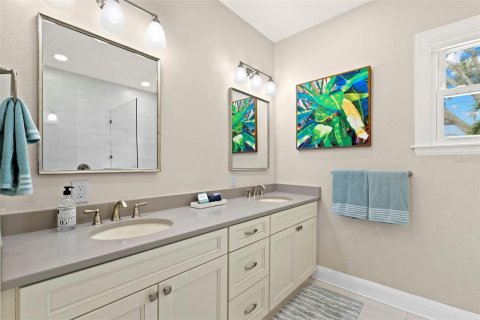 House in Saint Petersburg, Florida 3 bedrooms, 171.87 sq.m. № 1679535 - photo 30