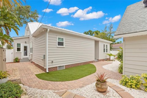 House in Saint Petersburg, Florida 3 bedrooms, 171.87 sq.m. № 1679535 - photo 23