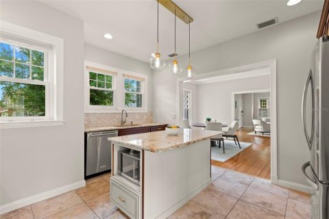 House in Saint Petersburg, Florida 3 bedrooms, 171.87 sq.m. № 1679535 - photo 16