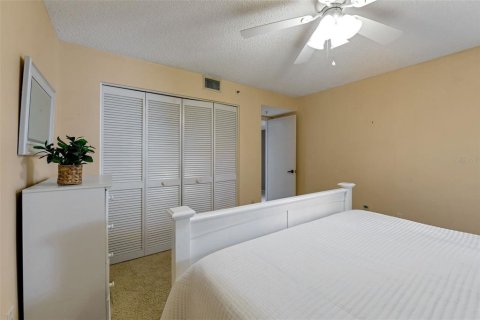 Condo in Bradenton, Florida, 2 bedrooms  № 1910088 - photo 16