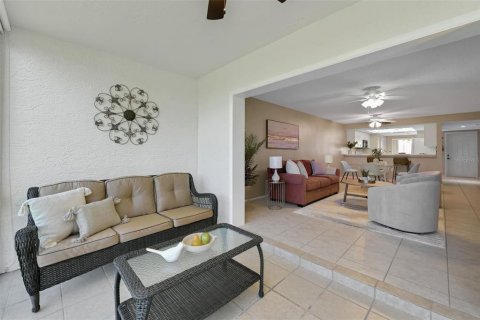 Condo in Bradenton, Florida, 2 bedrooms  № 1910088 - photo 5