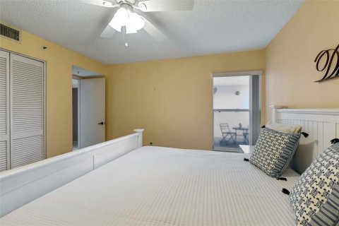 Condo in Bradenton, Florida, 2 bedrooms  № 1910088 - photo 17