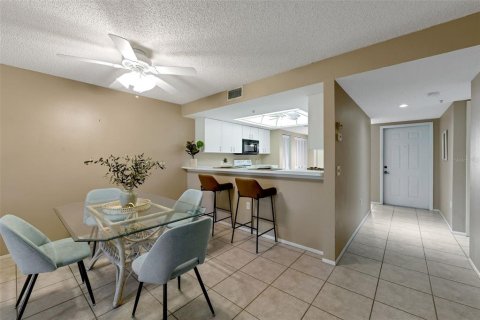 Condo in Bradenton, Florida, 2 bedrooms  № 1910088 - photo 6