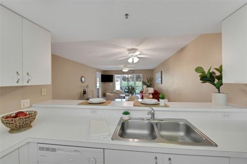 Condo in Bradenton, Florida, 2 bedrooms  № 1910088 - photo 7