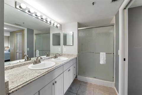 Condo in Bradenton, Florida, 2 bedrooms  № 1910088 - photo 13