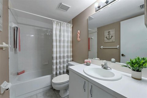 Condo in Bradenton, Florida, 2 bedrooms  № 1910088 - photo 26
