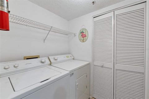 Condo in Bradenton, Florida, 2 bedrooms  № 1910088 - photo 27