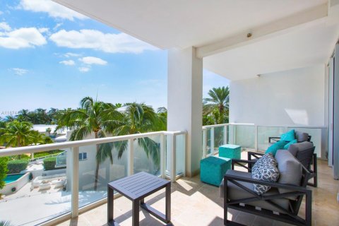 Condo in Miami Beach, Florida, 2 bedrooms  № 1927492 - photo 3