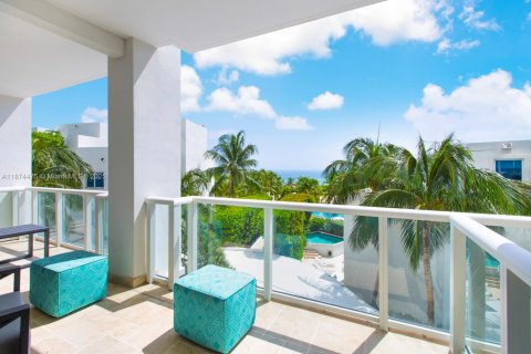 Condo in Miami Beach, Florida, 2 bedrooms  № 1927492 - photo 2