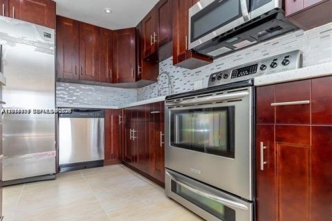Copropriété à louer à North Miami, Floride: 1 chambre, 68.75 m2 № 2076038 - photo 2