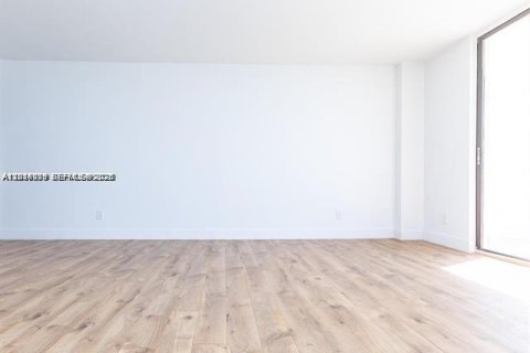 Copropriété à louer à North Miami, Floride: 1 chambre, 68.75 m2 № 2076038 - photo 6