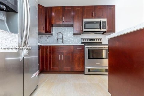 Copropriété à louer à North Miami, Floride: 1 chambre, 68.75 m2 № 2076038 - photo 9