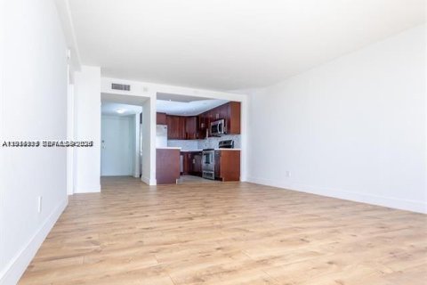 Copropriété à louer à North Miami, Floride: 1 chambre, 68.75 m2 № 2076038 - photo 5